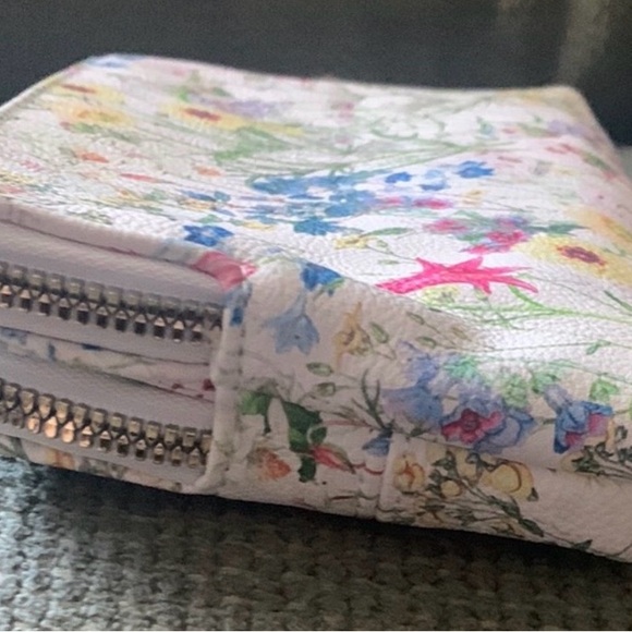 Betsey Johnson Floral Wristlet Clutch - Picture 4 of 7